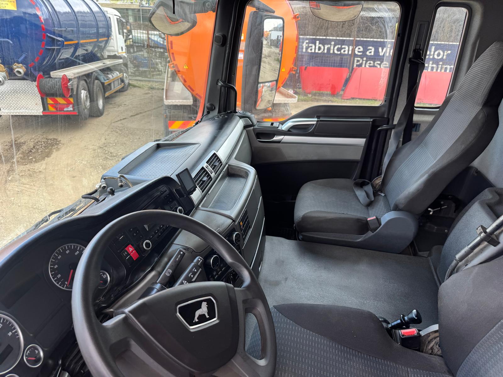 Interior cabina autospeciala - DISCIF